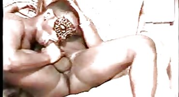 sex cafe chòi Lika b ngón tay cô sex bo ấy ướt lỗ giữa cô ấy chân.