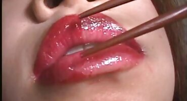 sex hoa thanh quế Một cô gái da trắng trang sex hay liếm một Người Da đen không chỉ gà, mà tất cả mọi thứ.